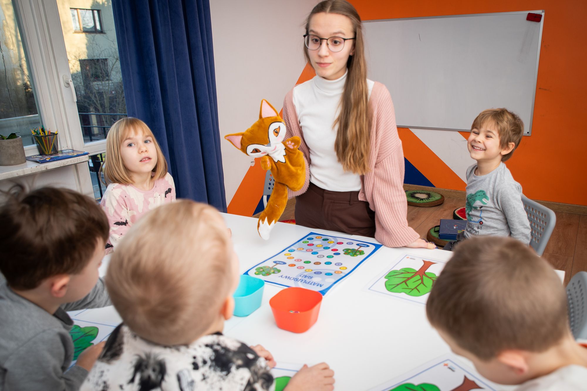 Dziecko bawiące się podczas zajęć matematycznych metodą Matplus